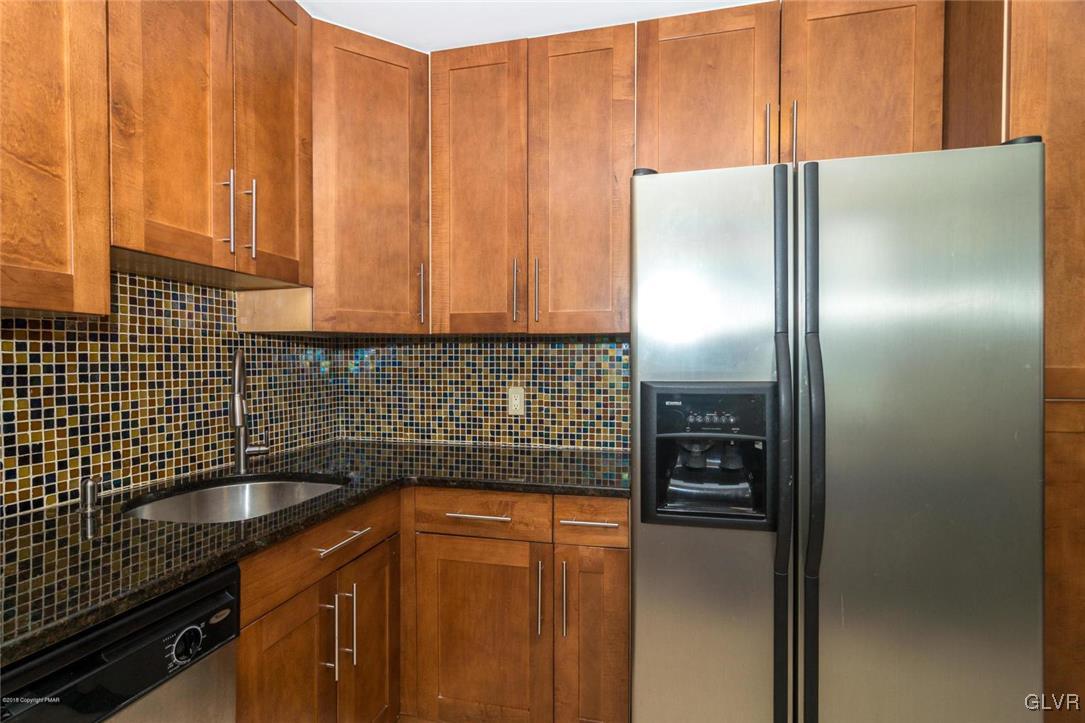 366 Evergreen Hollow Road Effort, PA 18330 - Photo 41 of 47 Apartment Kitchen