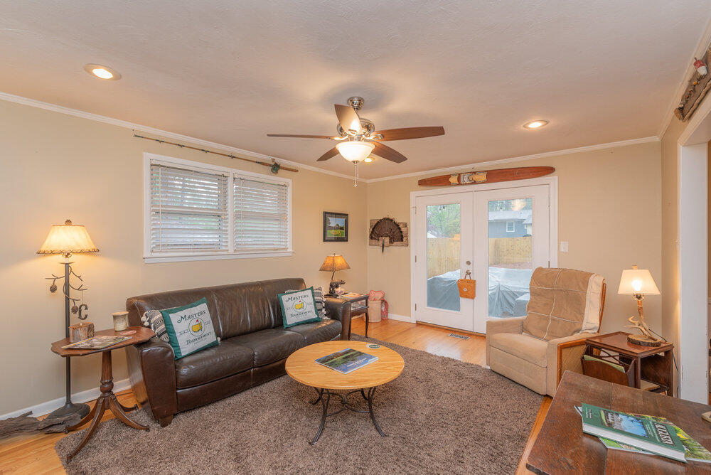 604 Cambridge Road Augusta, GA 30909 - Photo 13 of 40 015_604_cambridge_rd_015_571