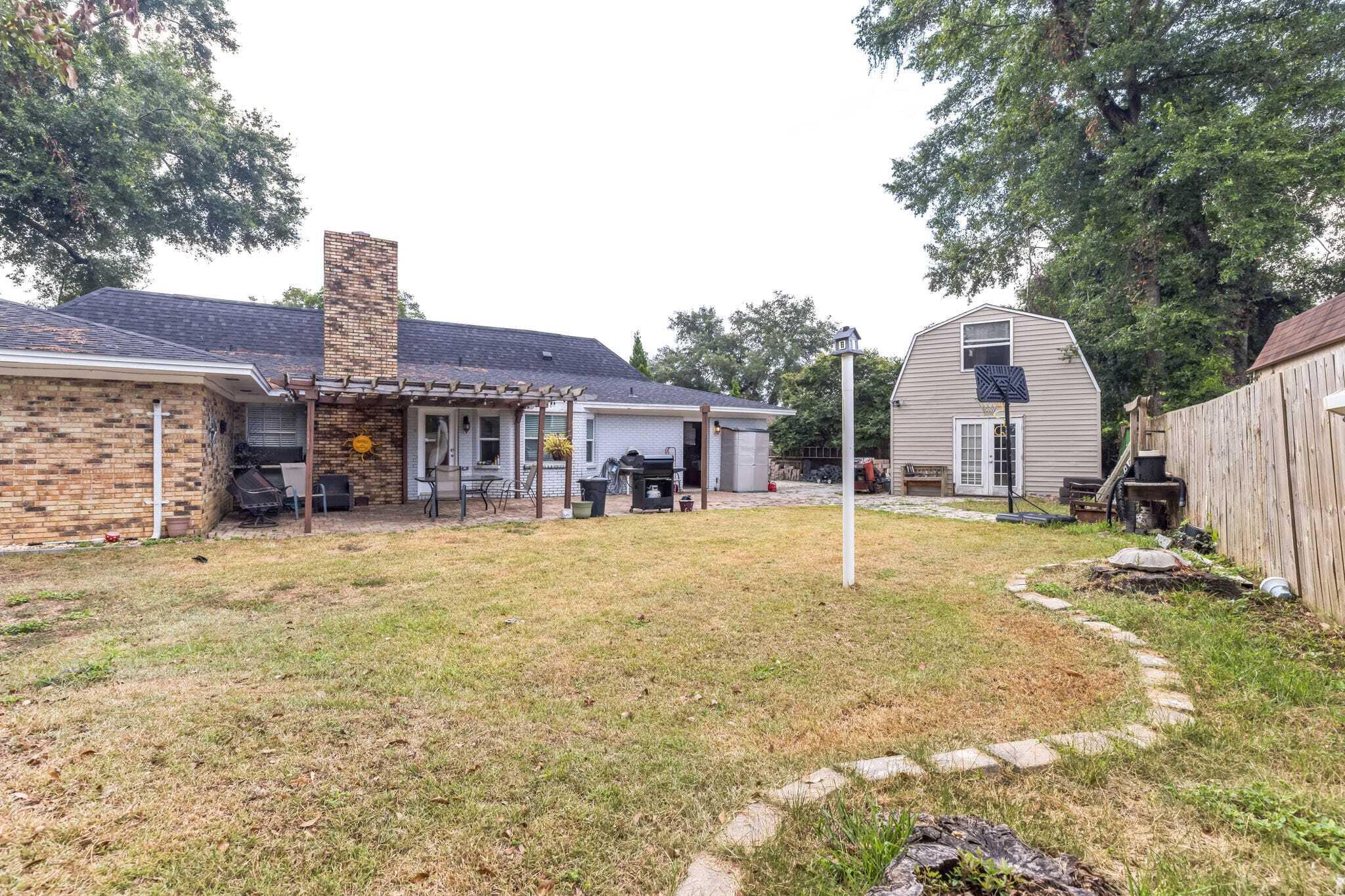 8435 Ridgefield Road Pensacola, FL 32514 - Photo 5 of 32 PHOTO-2024-08-24-12-38-58(1)