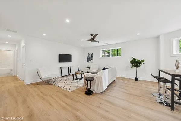 $995,000 | 3319 South Prairie Avenue, Chicago, IL 60616