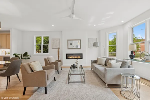 $995,000 | 3319 South Prairie Avenue, Chicago, IL 60616