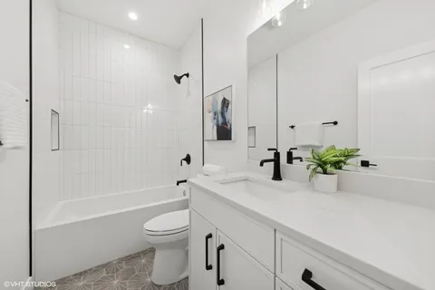 $995,000 | 3319 South Prairie Avenue, Chicago, IL 60616