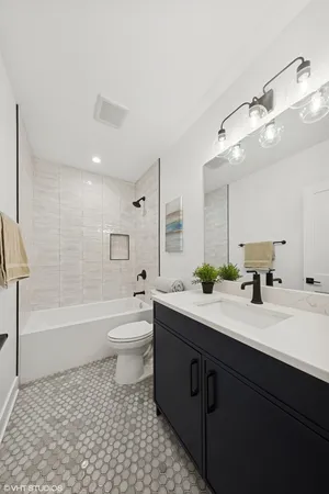 $995,000 | 3319 South Prairie Avenue, Chicago, IL 60616