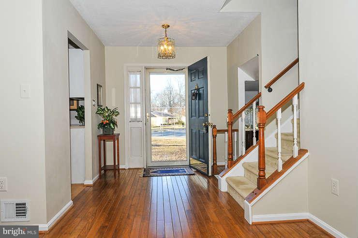 7916 St George Court Springfield, VA 22153 - Photo 2 of 20 Interior (General)