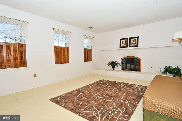 7916 St George Court Springfield, VA 22153 - Photo 15 of 20 Family Room