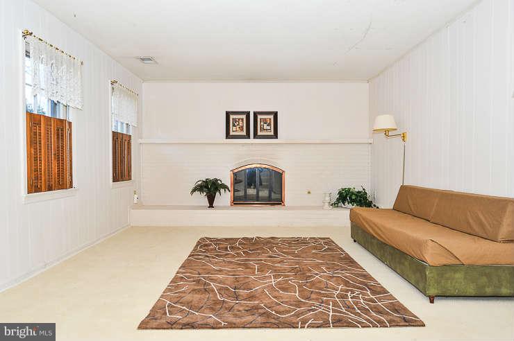 7916 St George Court Springfield, VA 22153 - Photo 16 of 20 Family Room
