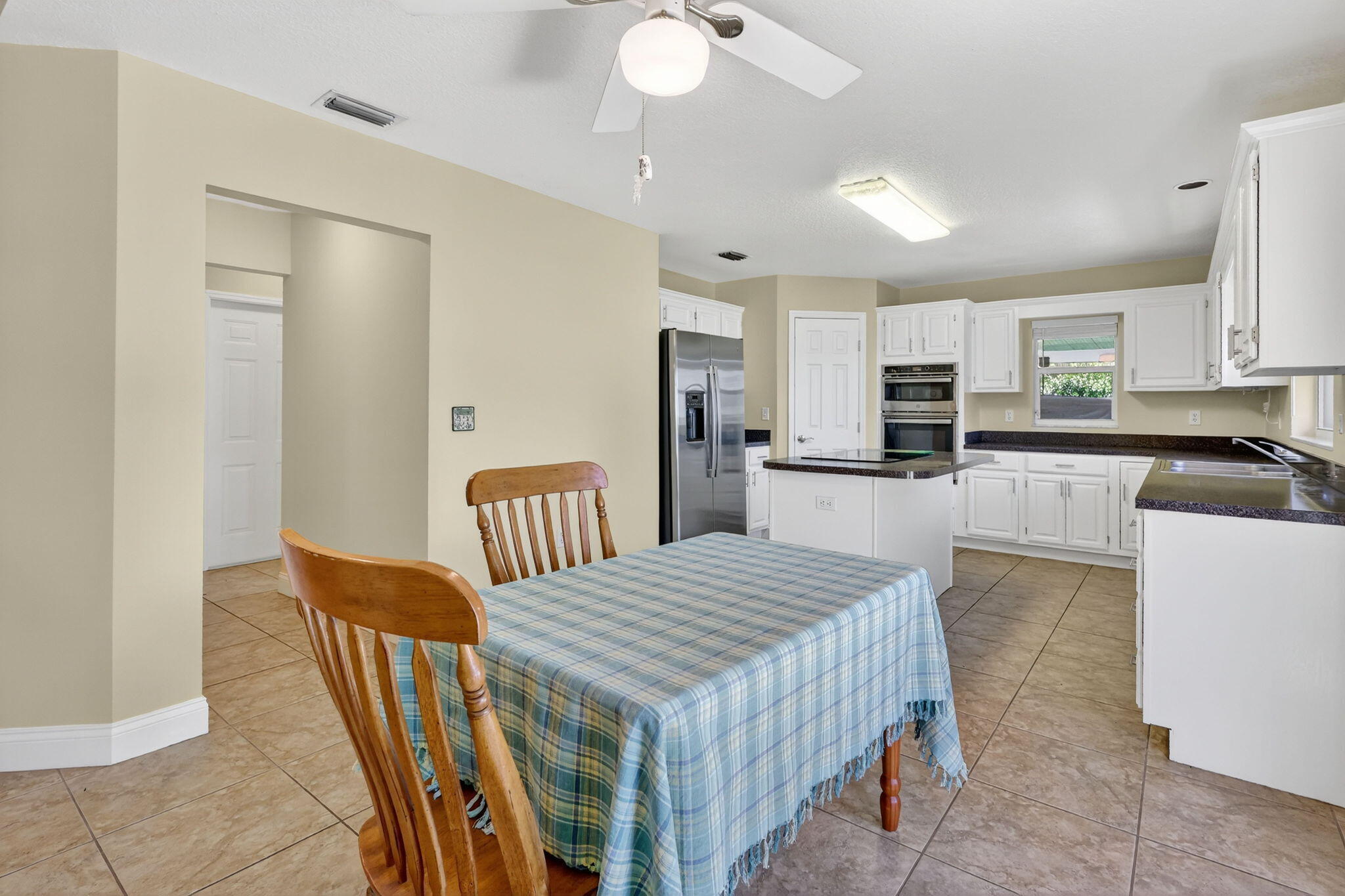 8888 Highway 441 Okeechobee, FL 34974 - Photo 17 of 61 Eat-In Kitchen