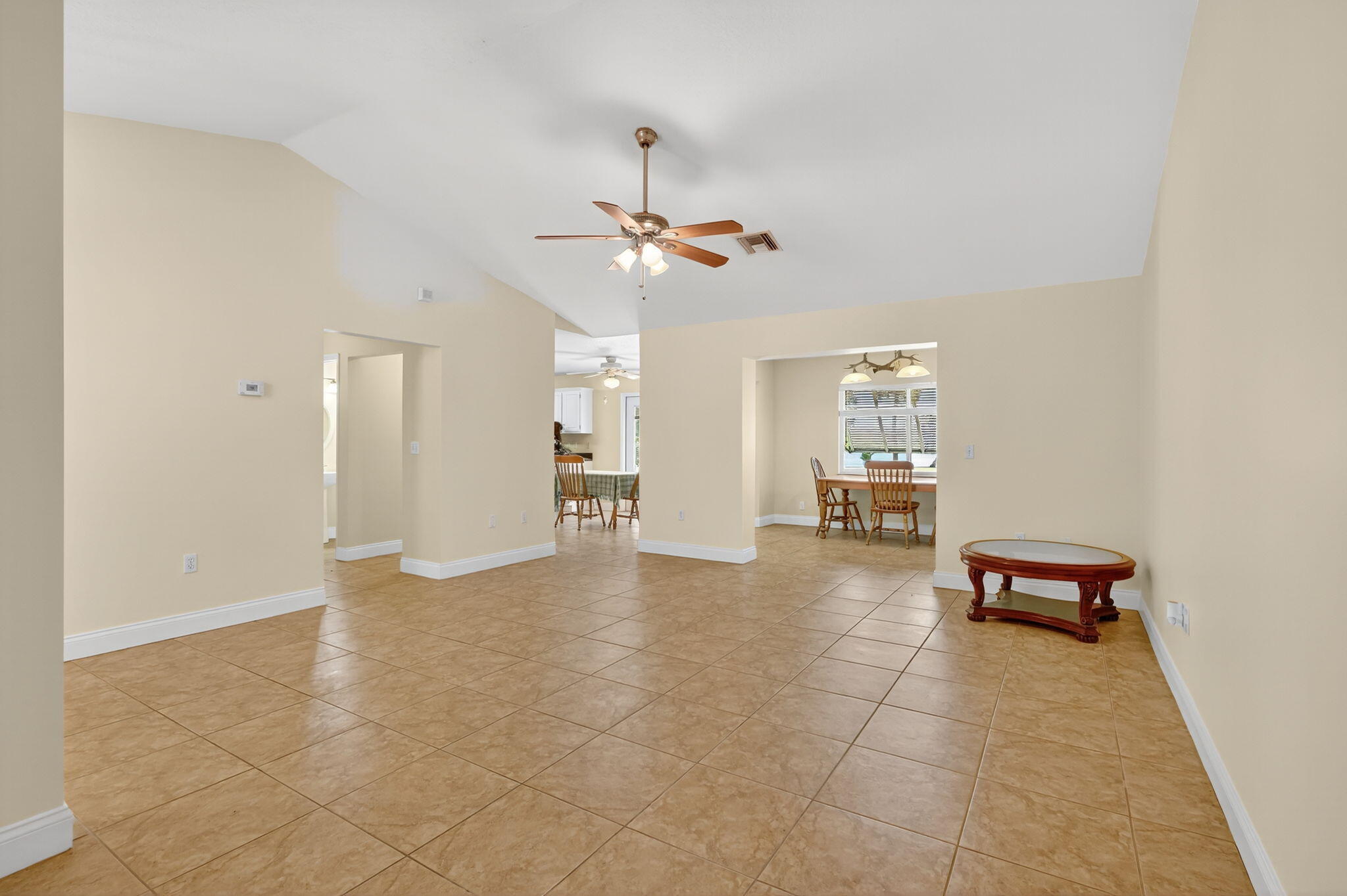 8888 Highway 441 Okeechobee, FL 34974 - Photo 10 of 61 Living Room
