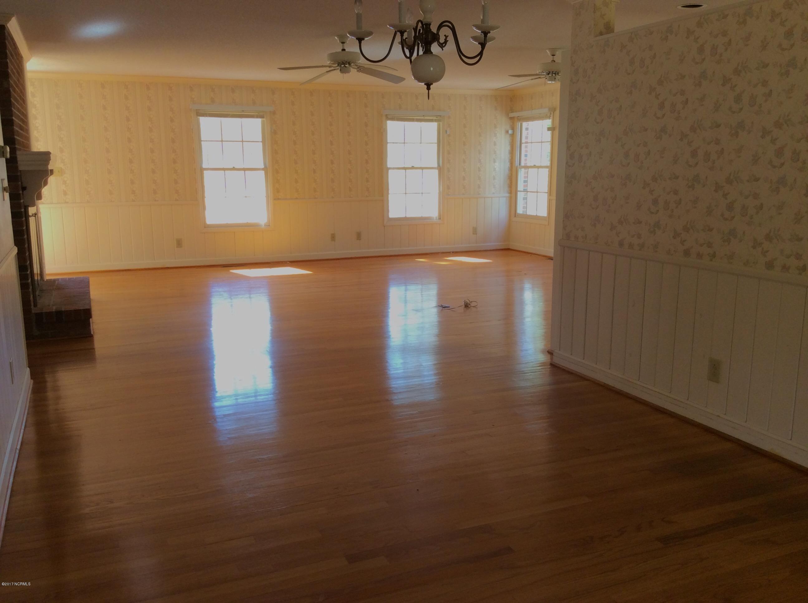 115 Patricia Road Washington, NC 27889 - Photo 13 of 47 20170224_165430866_iOS