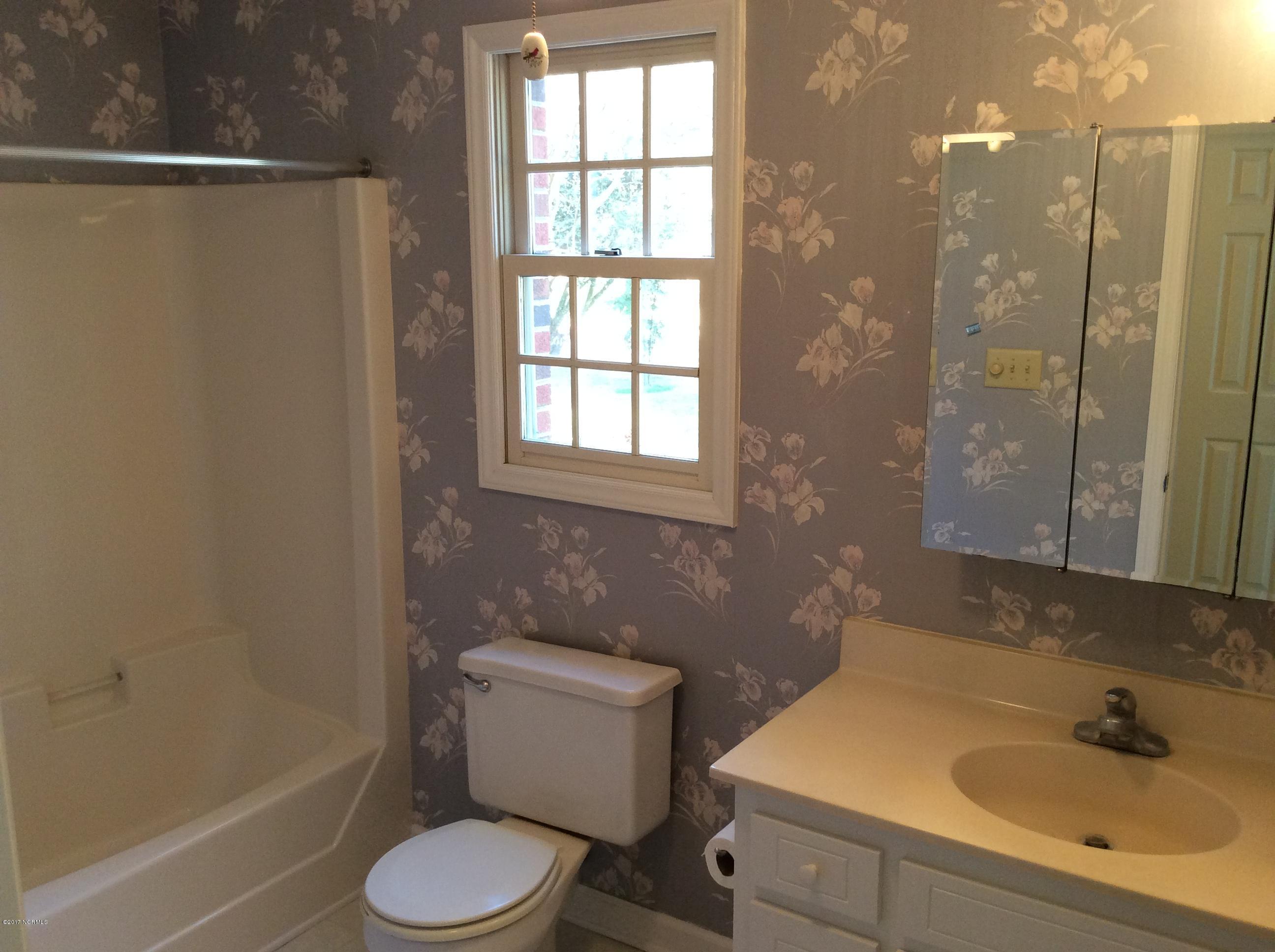 115 Patricia Road Washington, NC 27889 - Photo 26 of 47 master bath