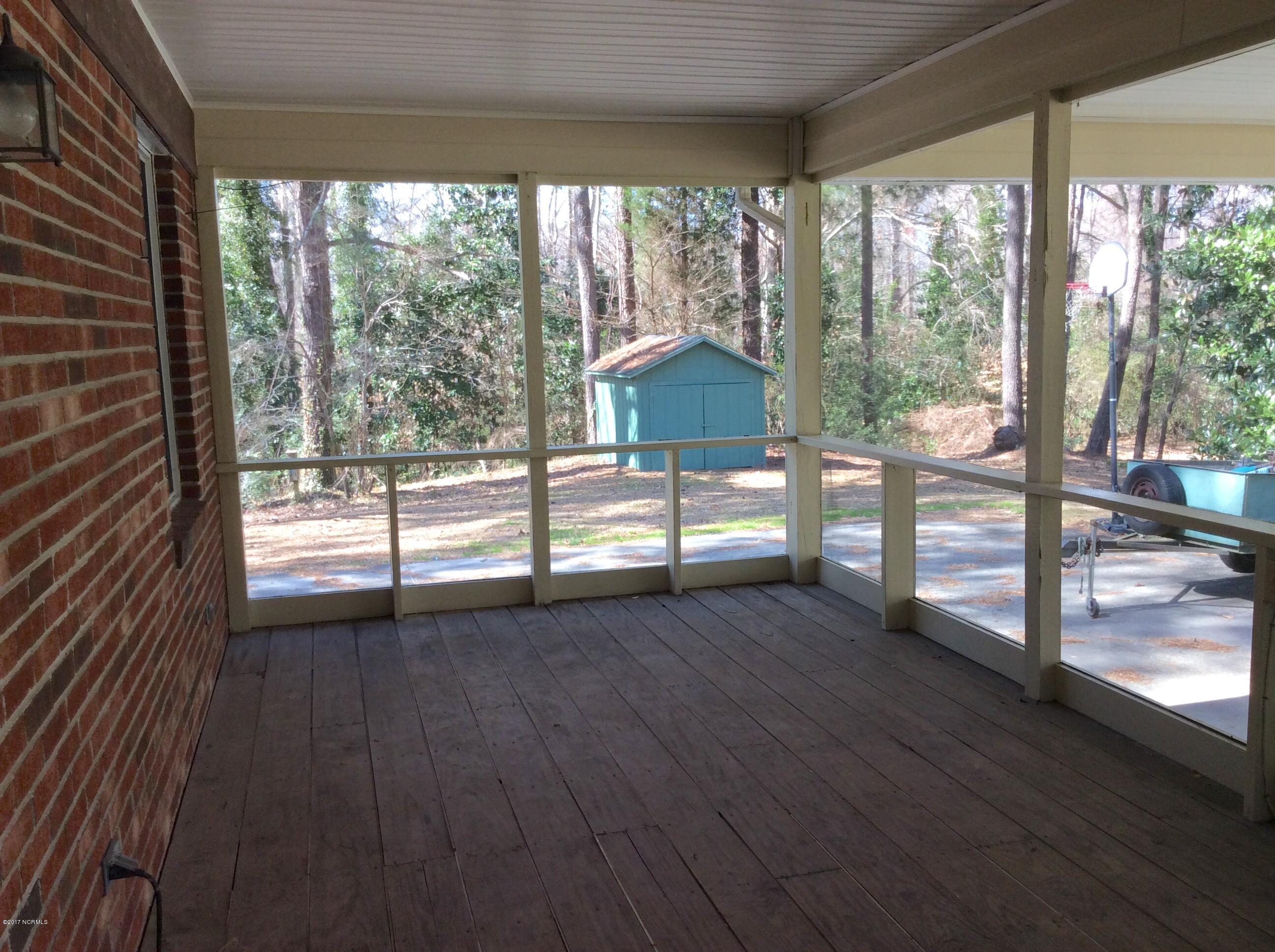 115 Patricia Road Washington, NC 27889 - Photo 5 of 47 screened porch