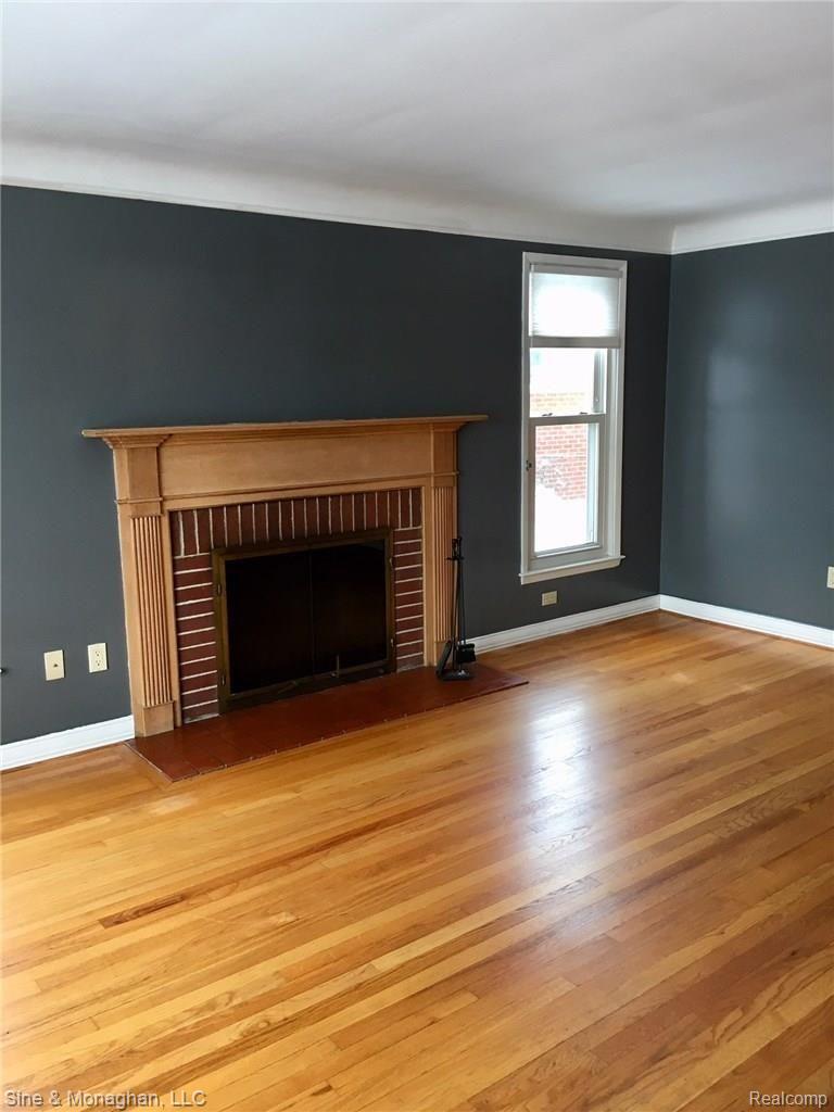 21253 Littlestone Road Harper Woods, MI 48225 - Photo 5 of 24 6.jpg