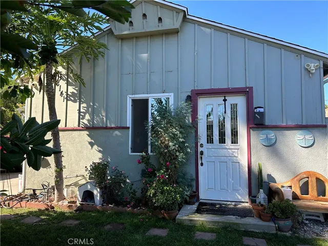 $1,800 | 8139 Etiwanda Avenue, Reseda, CA 91335