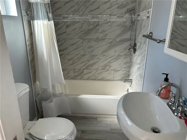 $1,800 | 8139 Etiwanda Avenue, Reseda, CA 91335