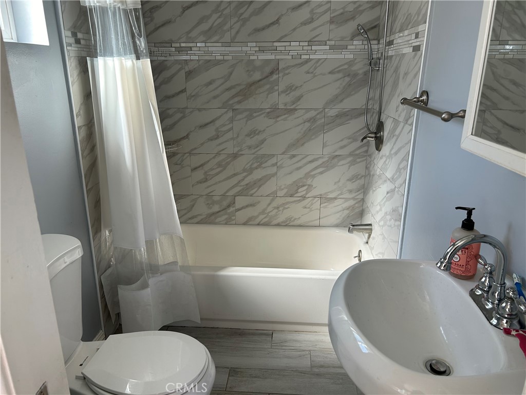 8139 Etiwanda Avenue Reseda, CA 91335 - Photo 5 of 10