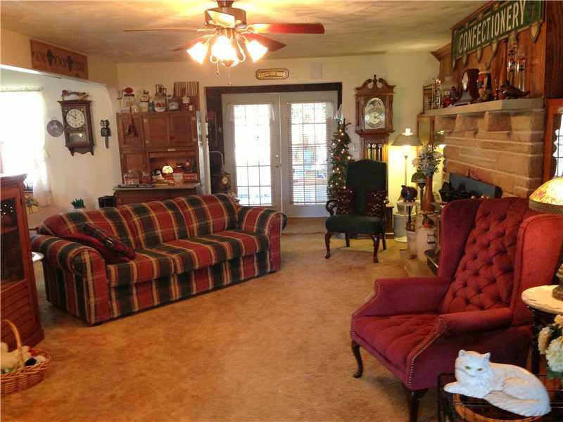 555 South Keel Ridge Road Hermitage, PA 16148 - Photo 2 of 21 Living Room.