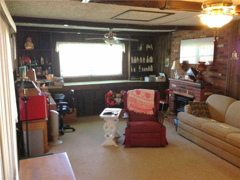 555 South Keel Ridge Road Hermitage, PA 16148 - Photo 15 of 21 Family Room.