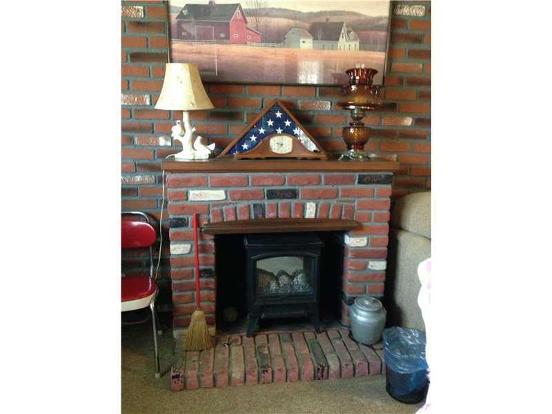 555 South Keel Ridge Road Hermitage, PA 16148 - Photo 16 of 21 Family Room.
