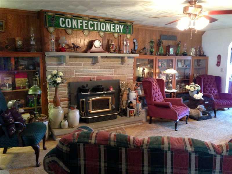 555 South Keel Ridge Road Hermitage, PA 16148 - Photo 3 of 21 Living Room.