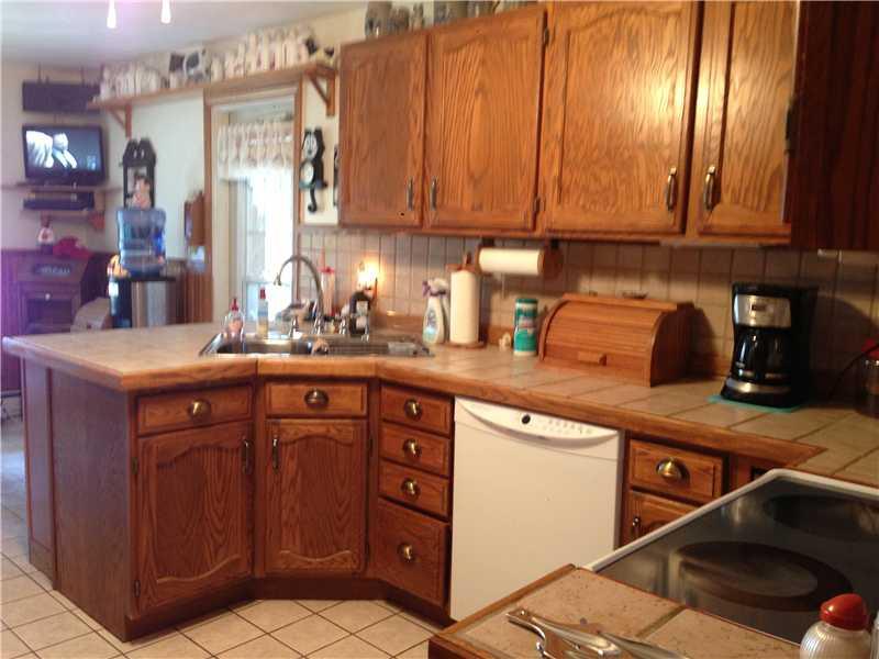 555 South Keel Ridge Road Hermitage, PA 16148 - Photo 6 of 21 Kitchen.