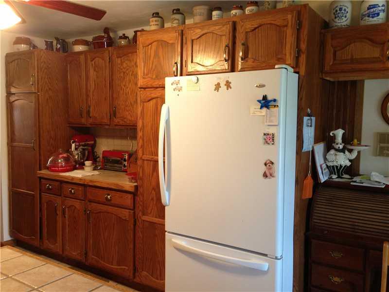 555 South Keel Ridge Road Hermitage, PA 16148 - Photo 7 of 21 Kitchen.