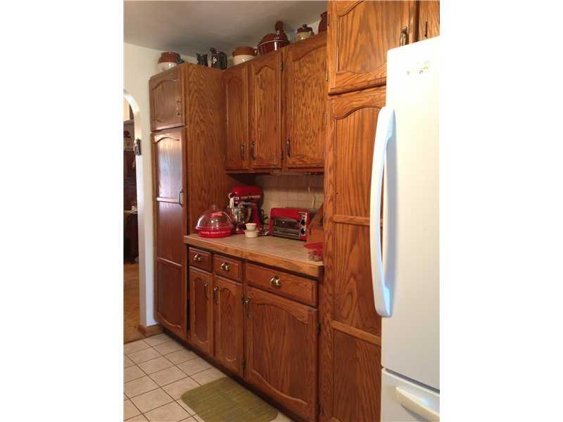555 South Keel Ridge Road Hermitage, PA 16148 - Photo 8 of 21 Kitchen.