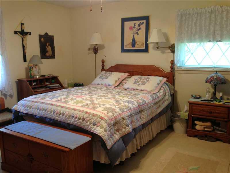 555 South Keel Ridge Road Hermitage, PA 16148 - Photo 10 of 21 Master Bedroom. Master offers full master bath!