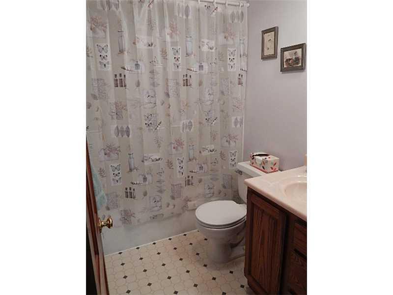 1370 River Road Orrington, ME 04474 - Photo 28 of 33 Bathroom.