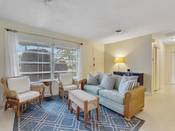 $3,500 | 712 Iris Lane, Vero Beach, FL 32963
