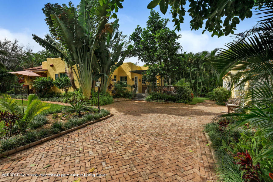 703 Sunset Road West Palm Beach, FL 33401 - Photo 2 of 20 Flamingo Driveway and Grounds