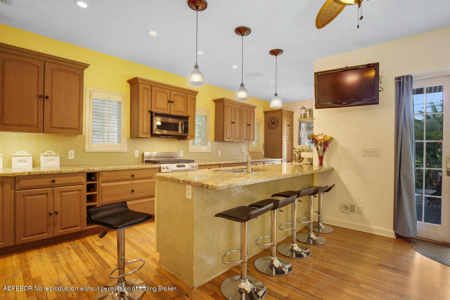 703 Sunset Road West Palm Beach, FL 33401 - Photo 12 of 20 Flamingo Kitchen Bar