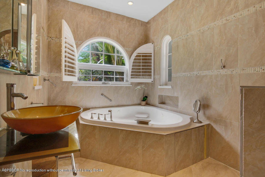 703 Sunset Road West Palm Beach, FL 33401 - Photo 15 of 20 Flamingo Master Bathroom