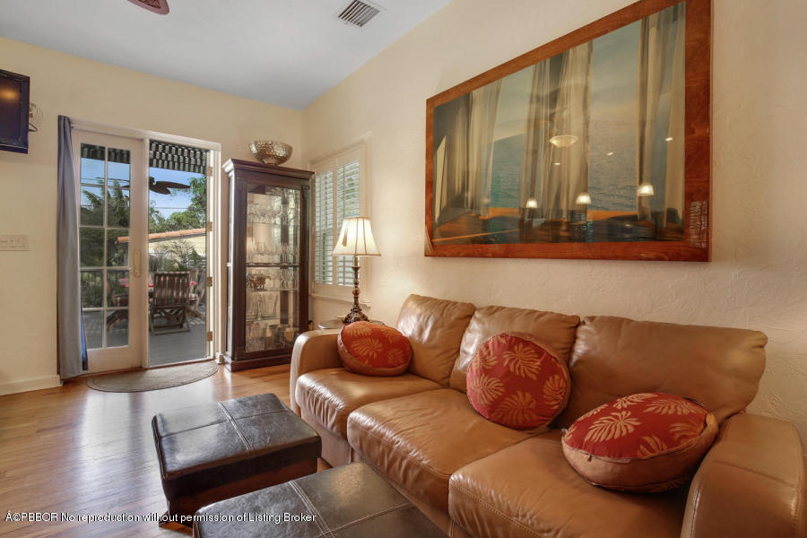 703 Sunset Road West Palm Beach, FL 33401 - Photo 10 of 20 Flamingo Guest LR