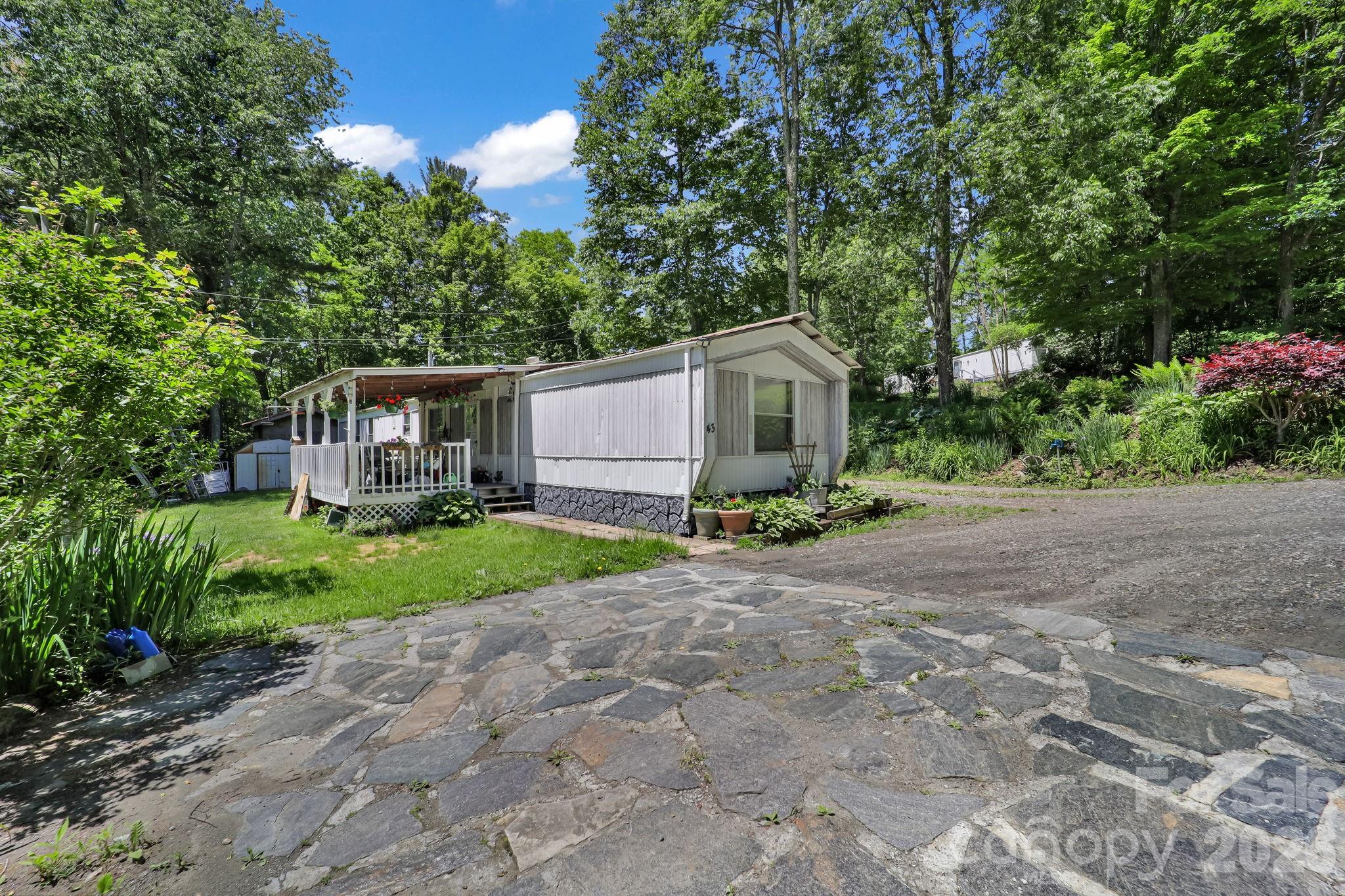 30 Little Rock Road Newland, NC 28657 - Photo 8 of 39