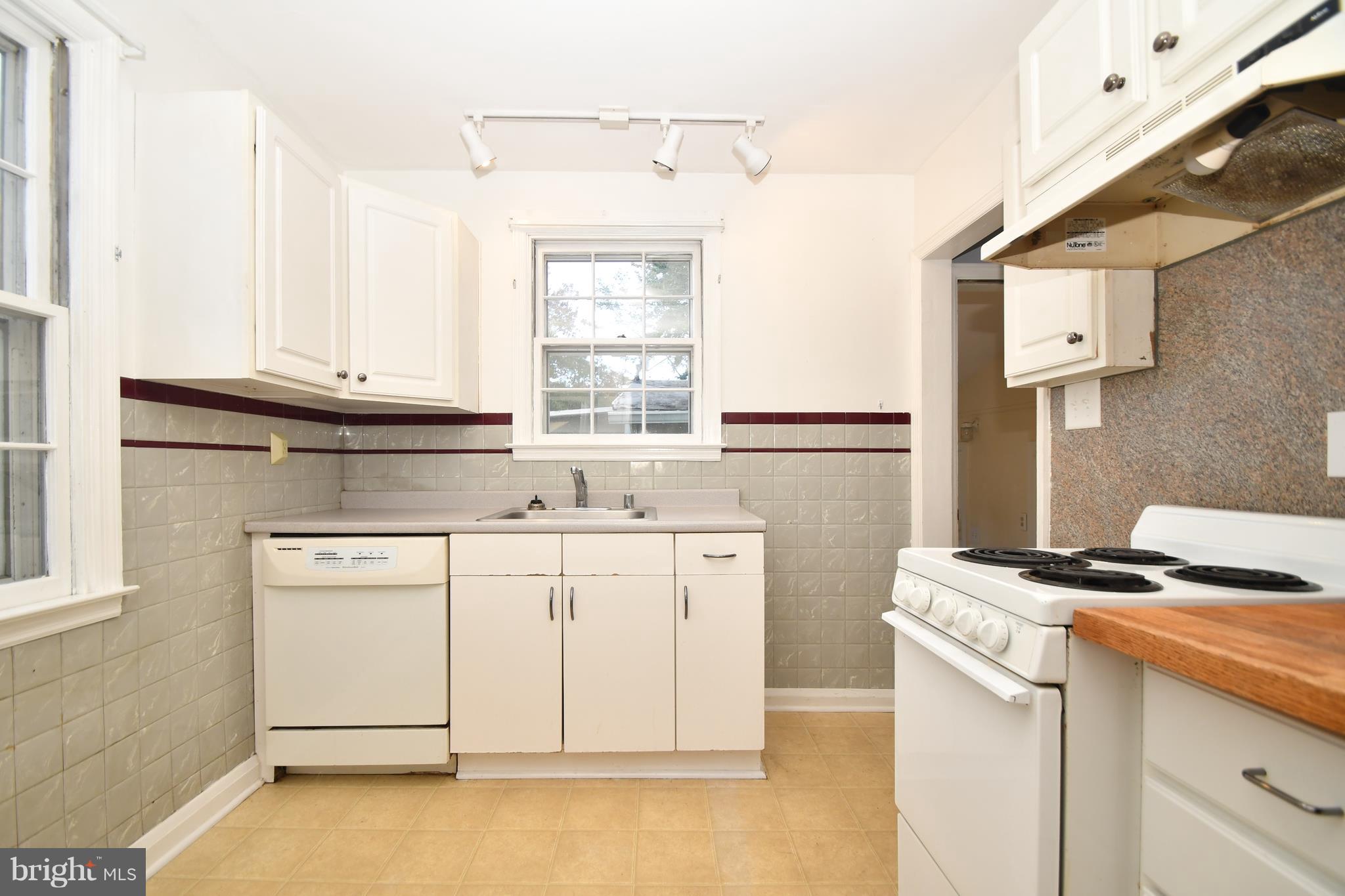 2412 Golupski Road Baltimore, MD 21221 - Photo 4 of 24