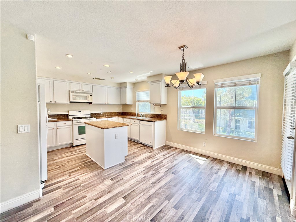 5 Quartz Lane Ladera Ranch, CA 92694 - Photo 11 of 55 Dining and kitchen