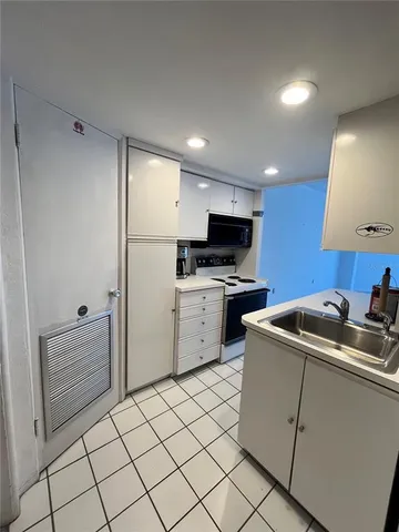 $1,700 | 16400 Gulf Boulevard, Unit 307, North Redington Beach, FL 33708