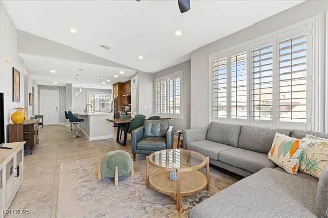 $2,400 | 660 Peachy Canyon Circle, Unit 201, Las Vegas, NV 89144