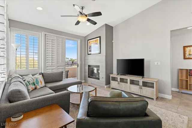 $2,400 | 660 Peachy Canyon Circle, Unit 201, Las Vegas, NV 89144