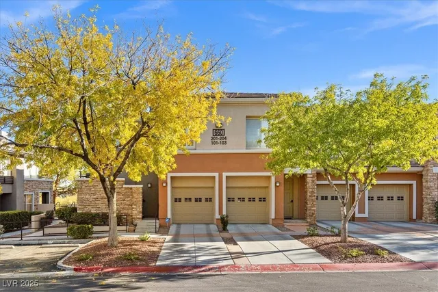 $2,400 | 660 Peachy Canyon Circle, Unit 201, Las Vegas, NV 89144