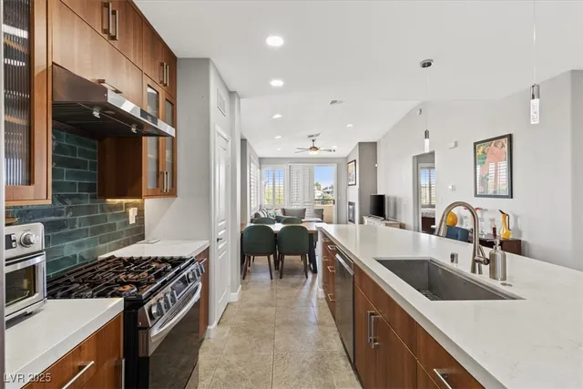 $2,400 | 660 Peachy Canyon Circle, Unit 201, Las Vegas, NV 89144