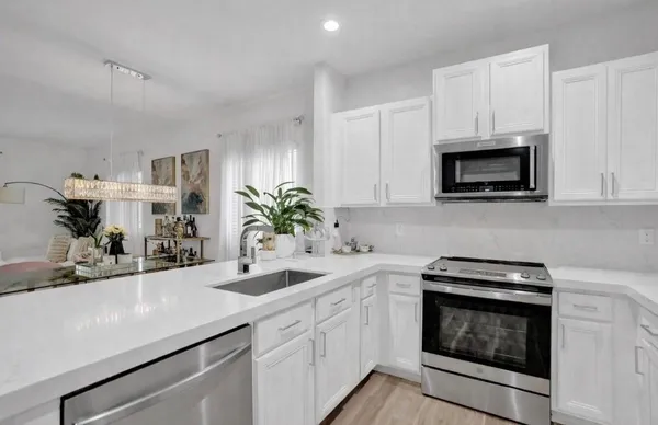 $3,375 | 4234 North Dixie Highway, Unit 125, Oakland Park, FL 33334