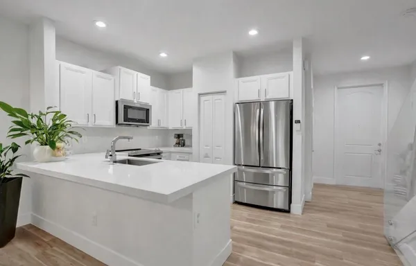 $3,375 | 4234 North Dixie Highway, Unit 125, Oakland Park, FL 33334