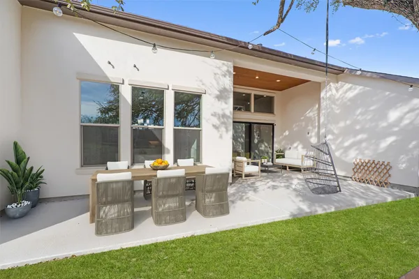 a living room filled with furniture