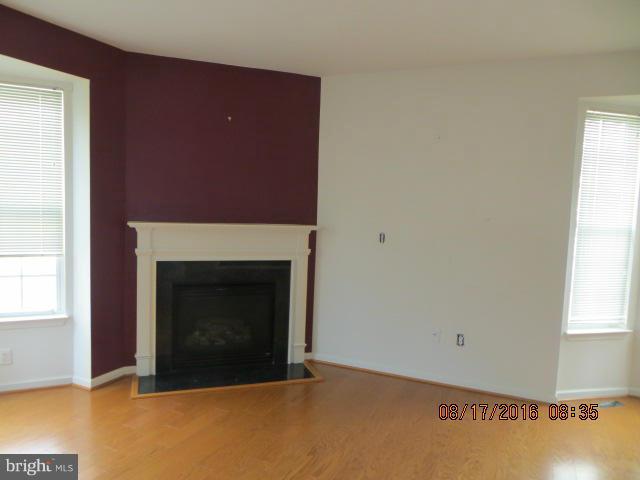 7098 Water Oak Road, Unit 122 Elkridge, MD 21075 - Photo 15 of 18 Living Room