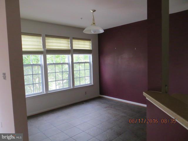 7098 Water Oak Road, Unit 122 Elkridge, MD 21075 - Photo 16 of 18 Kitchen eating area