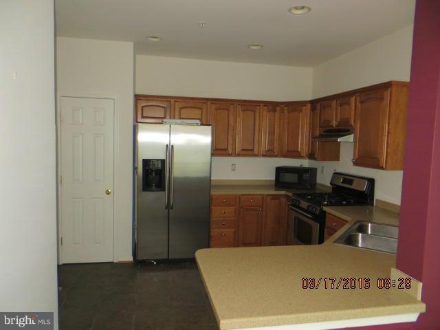 7098 Water Oak Road, Unit 122 Elkridge, MD 21075 - Photo 5 of 18 Kitchen