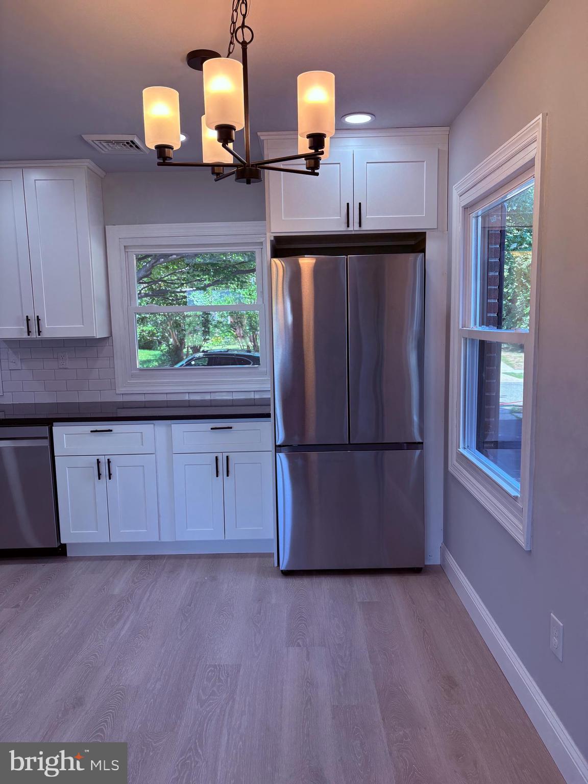 20 Miniature Lane Willingboro, NJ 08046 - Photo 2 of 29 Classy EIK w/recessed lighting