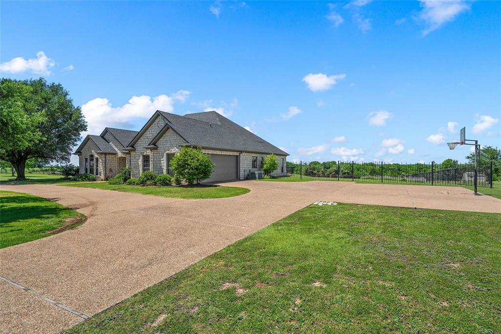 175 Ranchcrest Road Lorena, TX 76655 - Photo 3 of 35