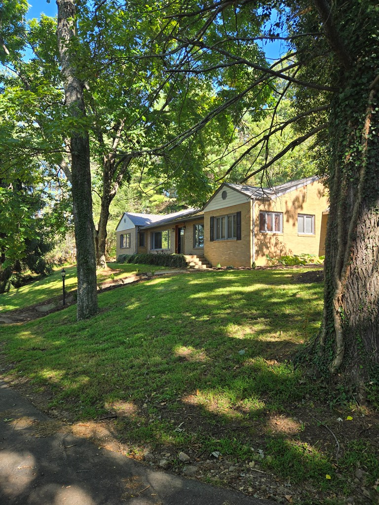 327 Fairview Road Galax, VA 24333 - Photo 3 of 18 Gallery Image 3